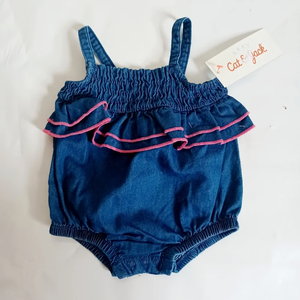NEWBORN BUNDLE of 3 items Cat & Jack: 2 pompers, 1 bodysuite - Picture 2 of 11